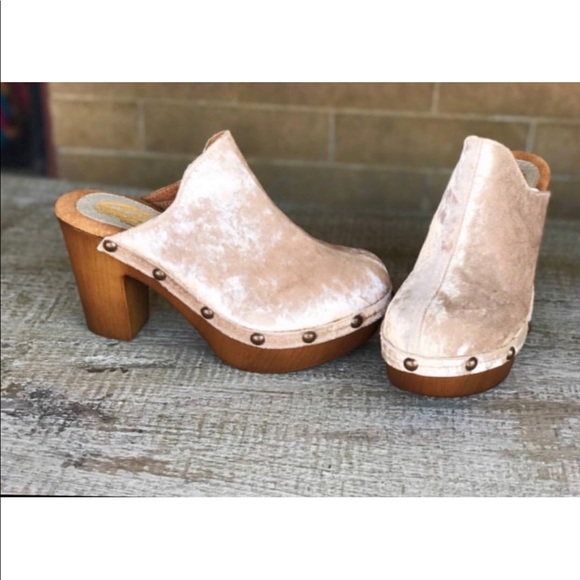 Cream Velvet Studded Wooden Closed Toe Mule Clog - Picture 2 of 5